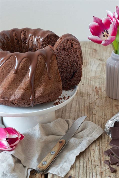 Du musst sie nicht mal einfetten und alles löst sich ohne probleme. Schoko Gugelhupf | Rezept | Kuchen und torten rezepte ...