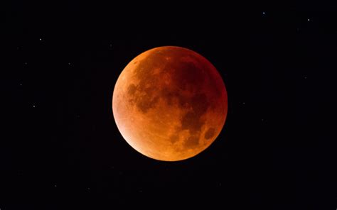 A supermoon, a total lunar eclipse, and a blood moon. Super Blue Blood Moon - Limo Hire Belfast