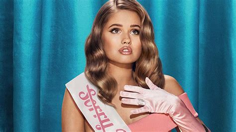 A bullied teenager turns to beauty pageants as a way to exact her revenge, with the help of a disgraced coach who soon realizes he's in over his head. INSATIABLE | Netflix cancela série após 2 temporadas!