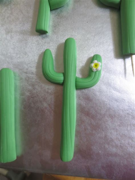 How to make a cactus fondant cake topper. FONDANT CACTUS TUTORIAL - How to make a fondant saguaro ...