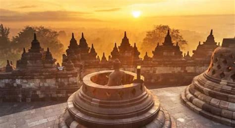 Harga tiket masuk ke candi borobudur terbaru. Wisata Sejarah Candi Borobudur | Misteri, Relief & Tiket Masuk - YogJo