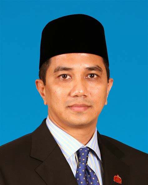 Azmin ali was born in singapore but grew up and was educated in kuala lumpur. Azmin Ali Menteri Besar Selangor Baharu Ke 15 - AsRaFF RuSLaN