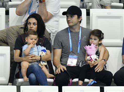 The couple — who share daughter wyatt isabelle, 6, and son dimitri portwood, 4 — revealed during their latest appearance on the armchair expert podcast that they don't believe in bathing their kids with soap … Waarom Mila Kunis absoluut geen derde kind wil