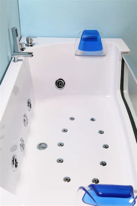 Reversible whirlpool tub in white. Whirlpool Bathtub 70.8" X 35.4" hot tub double pump with ...