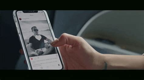 Porque la música nos acompaña siempre, nos une, nos emociona, nos entretiene. Fonseca GIF by Sony Music Colombia - Find & Share on GIPHY