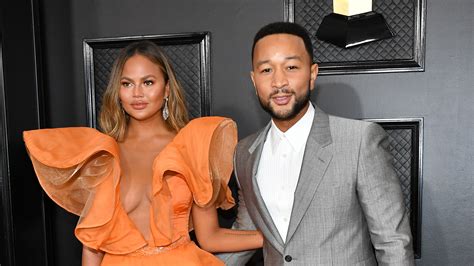 — chrissy teigen (@chrissyteigen) may 12, 2021. "Bester Kumpel": Chrissy Teigen und John feiern ...