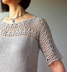 Large modern lace leaves are bordered by a garter stitch edge and finished off with an attractive twisted cord fringe on this elegant throw. Ravelry: Julia - floral lace tunic (crochet+knit) pattern ...