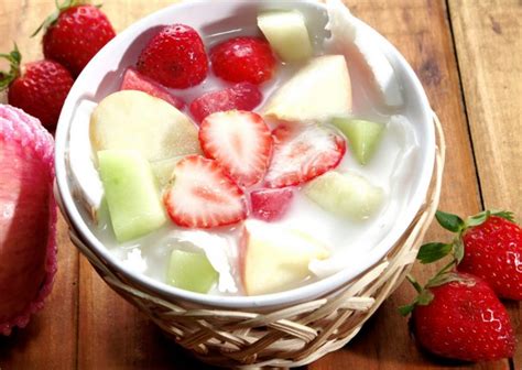 Cara membuat sop buah ala pedagang. 3 Resep Minuman Segar Terpopuler : Es Puding Buah, Sup ...