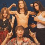 Måneskin is an italian rock band from rome, consisting of lead vocalist damiano david, bassist victoria de angelis, guitarist thomas raggi, and drummer ethan torchio. Sanremo 2021, i Maneskin a nudo tra bisessualità e ...