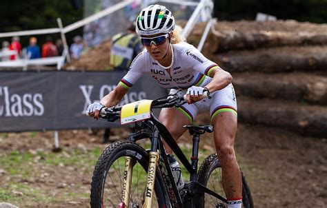 Those who just watched the women's cross country mountain bike event may have noticed something weird on the down tube of jolanda neff's trek supercaliber. Jolanda Neff s'engage chez Trek | Videos de cyclisme