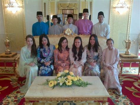 Learn how rich is he in this year and how he spends money? Cucu Almarhum Sultan Azlan Shah Yang Cantik Jelita ~ LM Merah