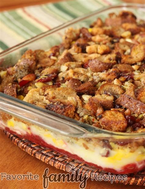 Mix together tomato sauce, garlic, seasoning and pour over the meatloaf. Casserole With Left Over Meatloaf : Leftover Turkey Noodle ...