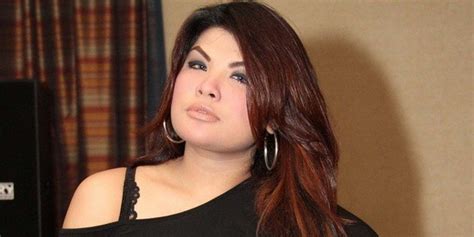 Menurutnya untuk bisa menikah, dhena devanka berjanji untuk mengikuti agama keponakannya, kristen. Mendapat Hidayah Ketika Salat, Nania Idol Masuk Kristen - Agama Trend