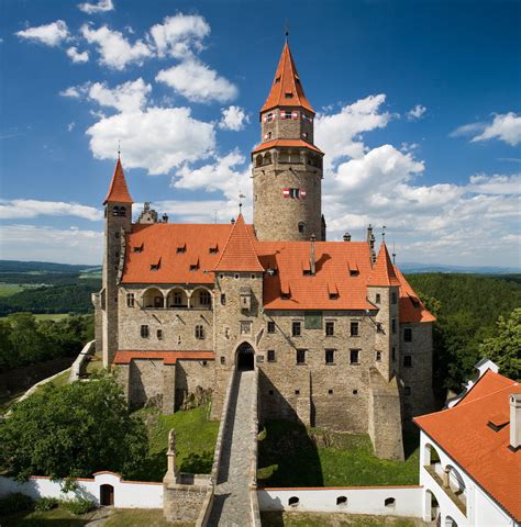 Odlehčený bramborový salát s ředkvičkami. Kde se točily slavné české pohádky? Přehled hradů a zámků | Blesk.cz