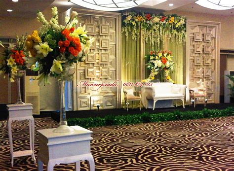 Kami menampilkan dekorasi wedding yang cantik & elegan khusus untuk anda. Dekorasi Pernikahan Bergaya Internasional Modern di ...