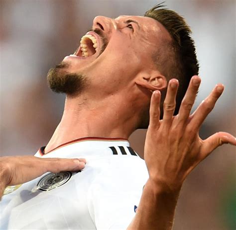 Sandro wagner (born 29 november 1987) is a german footballer who plays as a striker for chinese club tianjin teda fc. Sandro Wagner: Dieser Senior ist Löws heißester Spieler - WELT