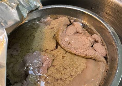 Adonan tepung yang sudah digabung dengan santan encer tadi, lalu dimasukkan kedalam wajan. Cara mudah memasak Sari pati daging / nyukcep sapi (booster bb anak/mpasi) yang Lezat Sekali