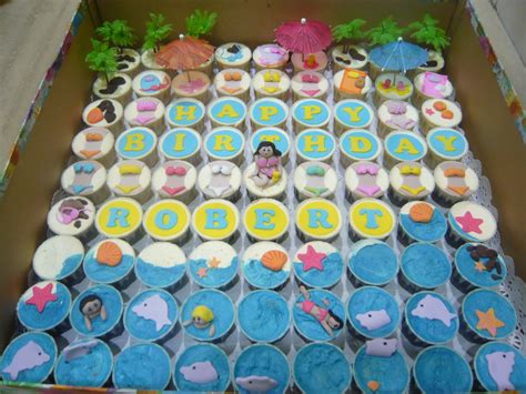 How to make beach party cupcakes. Jenn Cupcakes & Muffins: Bikini and Beach themed cupcakes