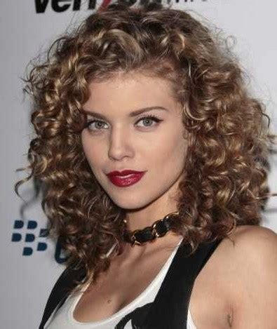 Curly short hair can look sweet, sexy, sleek, messy and always, always chic. 25 Stunning Hairstyles For Curly Hair - The WoW Style