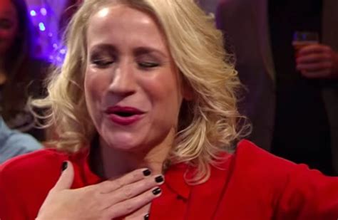 Dionne stax is a dutch journalist and newsreader. Hilarisch: Dionne Stax krijgt het warm van het borsthaar van Matthijs van Nieuwkerk