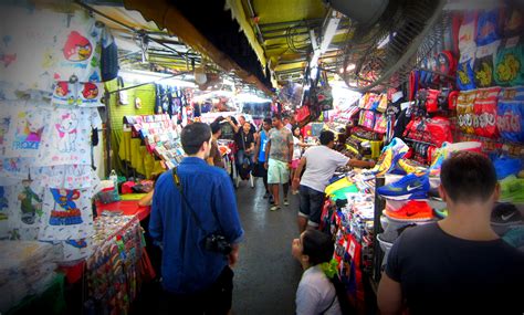 Sampheng or the official name soi wanich 1: Bangkok Patpong Night Market - Silom's main shopping area ...