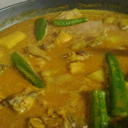 Pada resep kari ayam sederhana berikut ini, penggunaan ayam kampung akan semakin menambah gurih masakan. Resepi Kari Ayam Ringkas Dan Sedap - Info Inspirasi Resepi