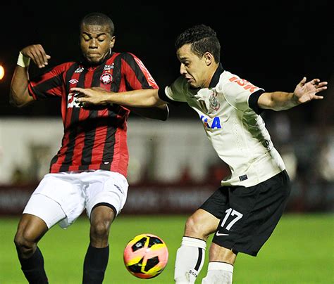 Livre de lesões, renato augusto vive grande fase. Rodriguinho é testado na vaga de Renato Augusto no ...