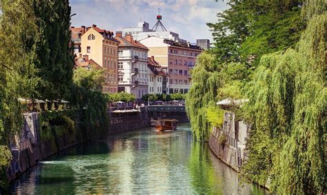 | slovenia's capital and largest city is one of europe's greenest and most liveable capitals; Expérience à Ljubljana en Slovénie, par Laura | Expérience ...