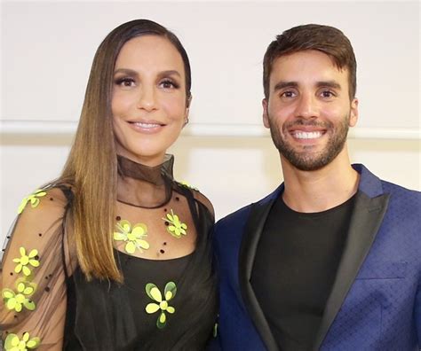 Esta foto mostra a cantora @ivetesangalo e seu marido em aglomeração durante a pandemia? Ivete Sangalo diz que passou por "muita crise" no ...