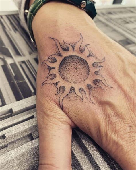 Sun's harmful rays not just tan your skin but also affect the shine of your tattoo. Top 67+ Best Simple Sun Tattoo Ideas - [2021 Inspiration ...