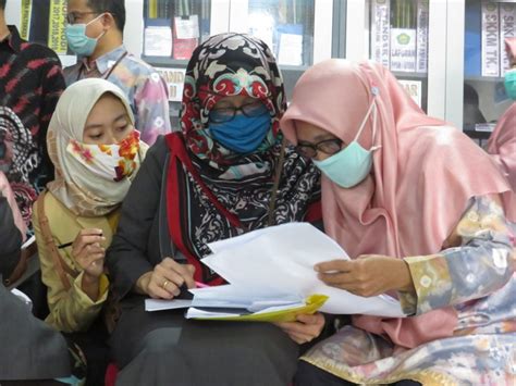 Perlindungan hukum profesi bidan… 132. Asessmen Lapangan Daring Prodi Diploma III Keperawatan ...