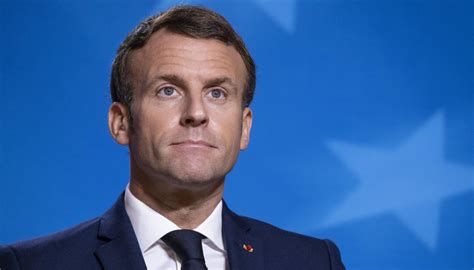 La réanimation du confinement ? Quelles annonces "impopulaires mais assumées" va faire Emmanuel Macron ce mercredi