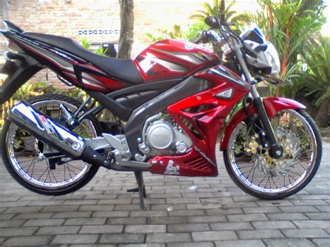 Modif striping yamaha old vixion black & white simple 2014 via motoblast.wordpress.com. Modifikasi Motor Vixion Old Warna Putih | rosaemente.com