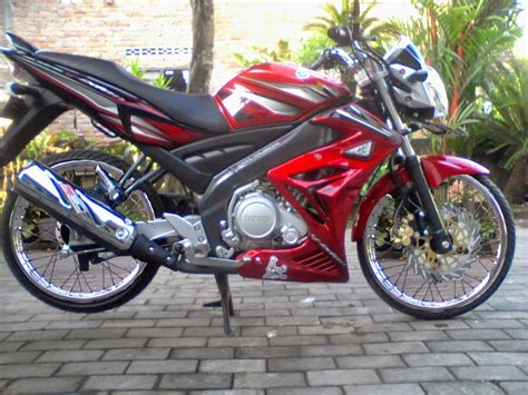 Modif striping yamaha old vixion black & white simple 2014 via motoblast.wordpress.com. Modifikasi Motor Vixion Old Warna Putih | rosaemente.com