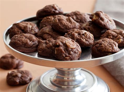 Trisha yearwood fruit cake cookies recipe. Trisha Yearwood Christmas Bell Cookies/Foodnetwork ...