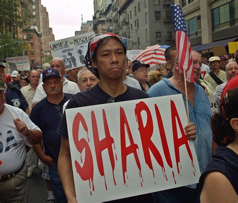 Desde los primeros años del islam, numerosos gobiernos han sido considerados como «islámicos». Estado islâmico, o que é, como surgiu e sua ideologia
