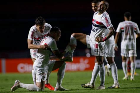 Jun 03, 2021 · globoesporte. Daniel Alves rebate críticos após classificação do SPFC na ...