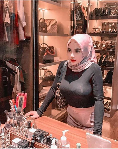 Terjemahanbahasa.com (terjemahan bahasa arab ke indonesia) adalah sistem kamus dan terjemahan yang memungkinkan anda menerjemahkan kalimat secara gratis dan. Besar nonjol ke depan in 2020 | Arab girls hijab, Girl ...