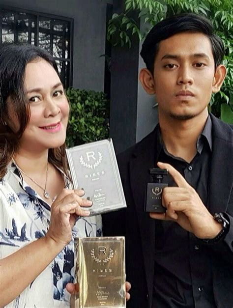 Lubuk hati yang terdalam di huni rindu menjalar. RISES Perfume Dengan Wangian Terbaru "Bayang Oleh Khai Bahar"