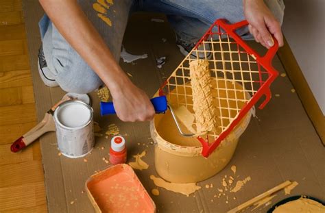 Vor dem auszug mit einplanen. Schönheitsreparaturen beim Umzug: Streichen, packen, weg ...