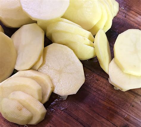 Patate a rondelle dai migliori blog di ricette di cucina italiani. Patate formaggio e agretti - Cucina Naturale