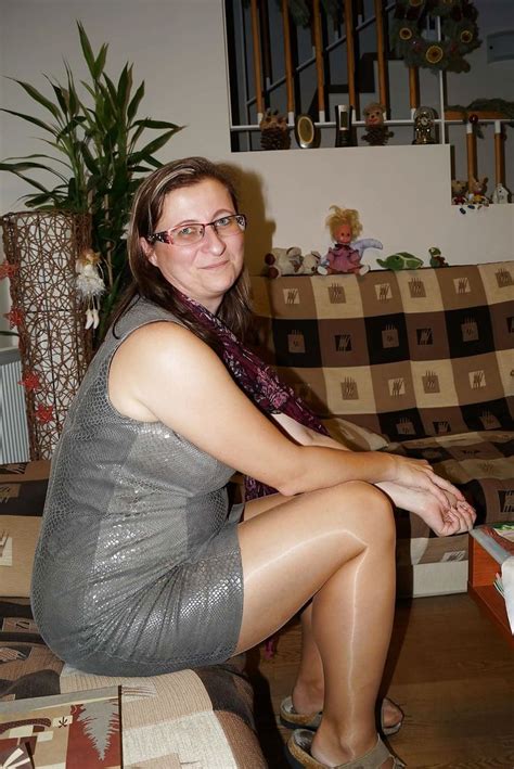 Busty amateur cutie masturbates in stockings over fishnet pantyhose. 259 besten Granny Bilder auf Pinterest | Strümpfe, Dessous ...