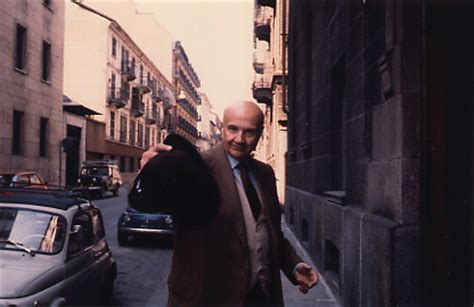 Gustavo adolfo rol è un uomo vissuto a torino il secolo scorso tra il 1903 e il 1994. Gustavo Rol - Chi Era