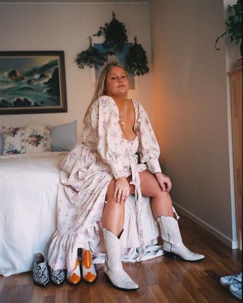 Na goout zjistíš všechny novinky, koncert, nejnovější info, vstupenky a více. Sarah Klang on Instagram: "Hallå Sverige! Jag har blivit ...
