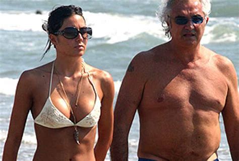 Strepitosa la gregoraci su instagram.sono più le foto a piedi nudi che quelle no! Gf Vip, Elisabetta Gregoraci in lacrime: "Ecco perché è ...