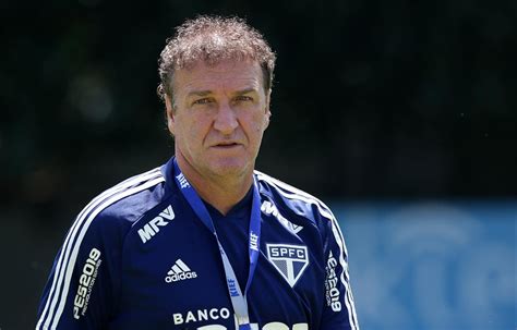 Deixem aqui os seus palpites para todas as extrações do jogo do bicho desta sexta, 04 de dezembro de 2020, dia do perito criminal. Cuca, técnico do São Paulo, supera tempos de "quase" e tem ...