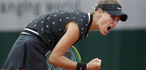 Česká tenistka markéta vondroušová a austrálčanka ashleigh bartyová sa v stretli vo finále ženskej dvojhry na grandslamovom turnaji roland garros 2019. Plíšková i Vondroušová postoupily do třetího kola | Týden.cz