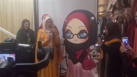 Merupakan salah satu gaya modern yang biasa dipakai para muslimah untuk fungsi formal. Busana muslimah dengan gaya kekinian - YouTube