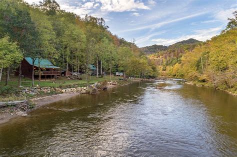 This is our list of vacation rental cabins and homes in north georgia and western north carolina that are pet friendly. Dog-friendly cabin with riverfront access - great for ...