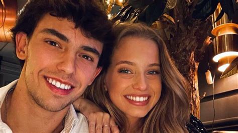 Joao felix's girlfriend margarida corceiro claims that the explicit picture posted on her account was not of the atletico madrid star and it was an accident. Margarida Corceiro quer ser mãe e faz revelação sobre João ...